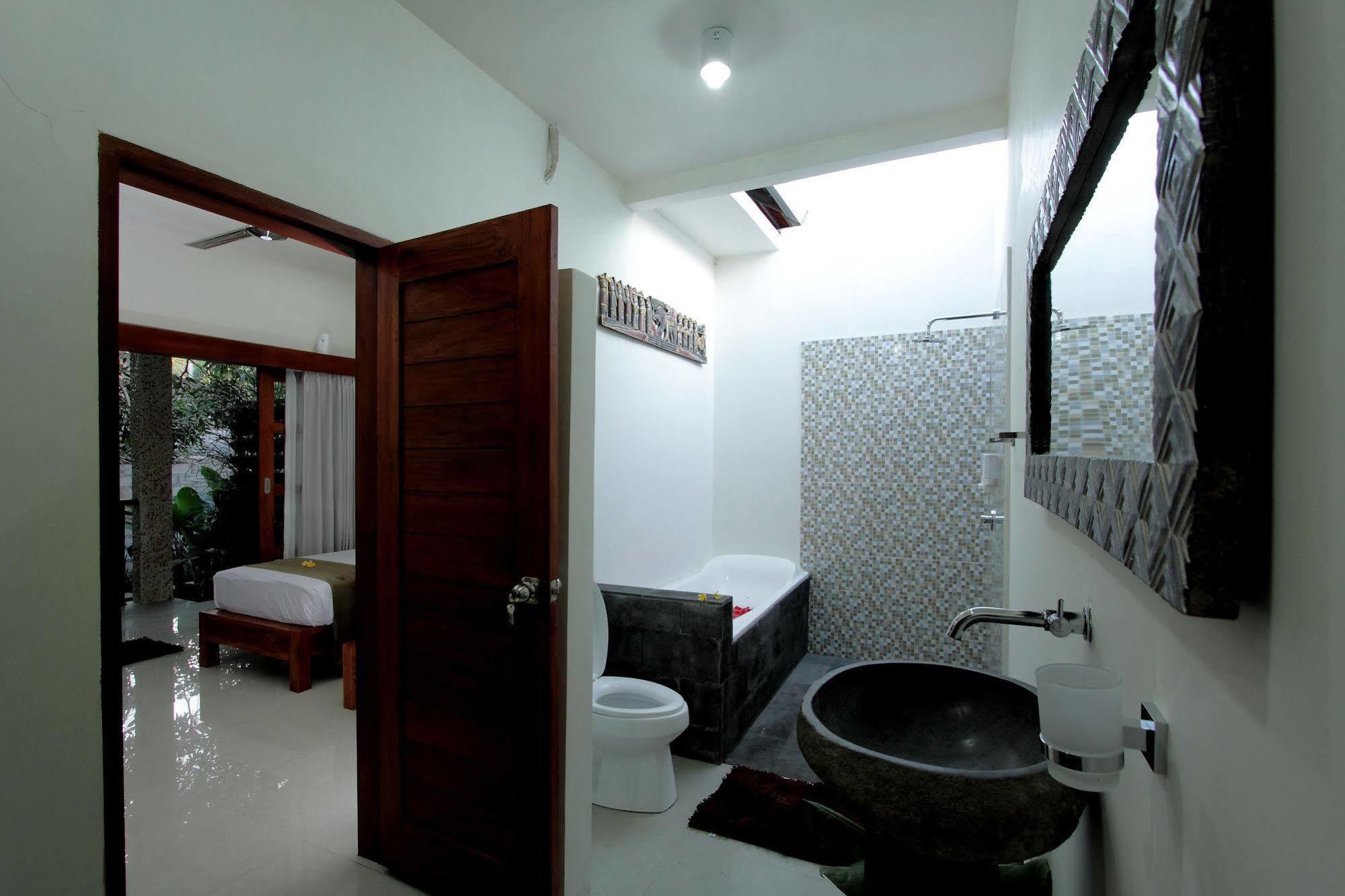 Maha Residence Guest House Jimbaran Esterno foto